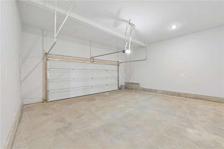 Spacious, unfurnished interior of a new home in Martin Springs - Estate Series, Lawrenceville (Image 39).
