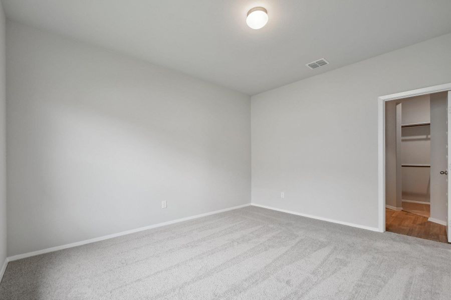 Spacious, unfurnished interior of a new home in Cloverleaf, Austin (Image 38).
