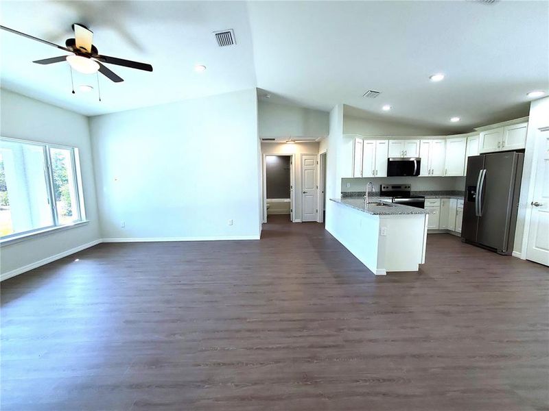 Spacious, unfurnished interior of a new home in , Ocklawaha (Image 27).