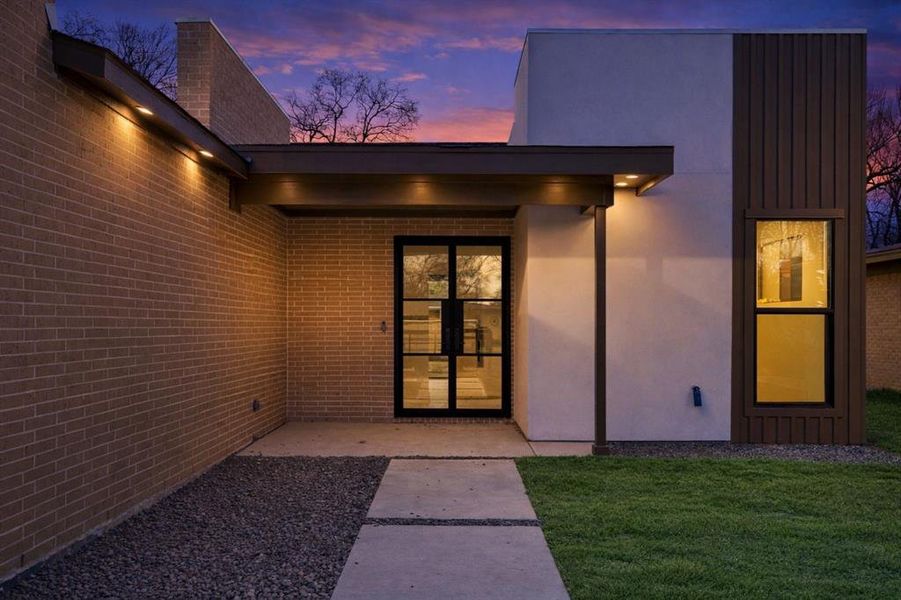 Exterior details and patio area of a home in , Dallas (Image 3).