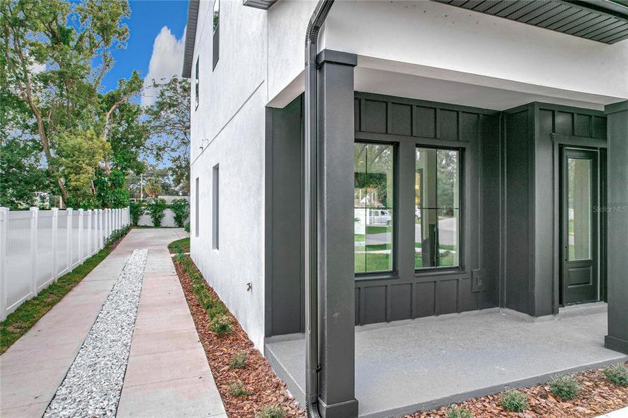 Exterior details and patio area of a home in , Orlando (Image 4).