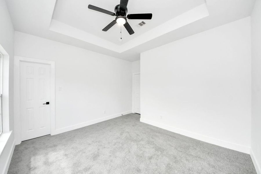 Spacious, unfurnished interior of a new home in , Houston (Image 10).