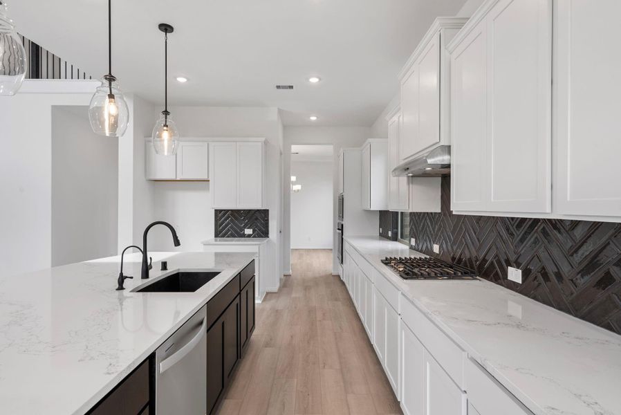 Furnished interior view inside a new home in Valencia, Manvel (Image 11).