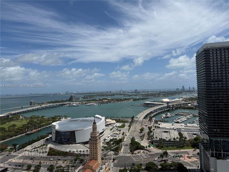 Condo located in Miami, FL showcasing its design and architecture (Image 26).