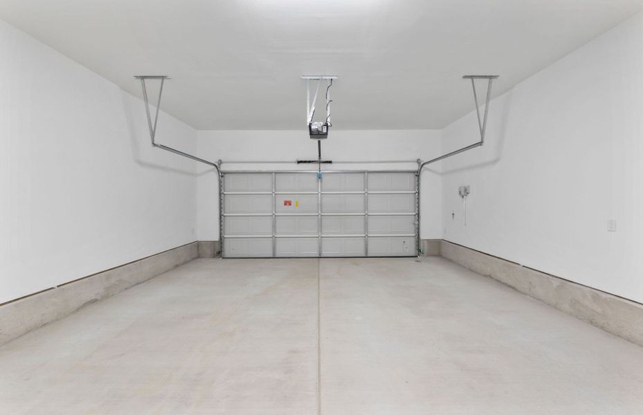 Spacious, unfurnished interior of a new home in Sun City Texas, Georgetown (Image 28). Spacious, unfurnished interior of a new home in Sun City Texas, Georgetown (Image 28).