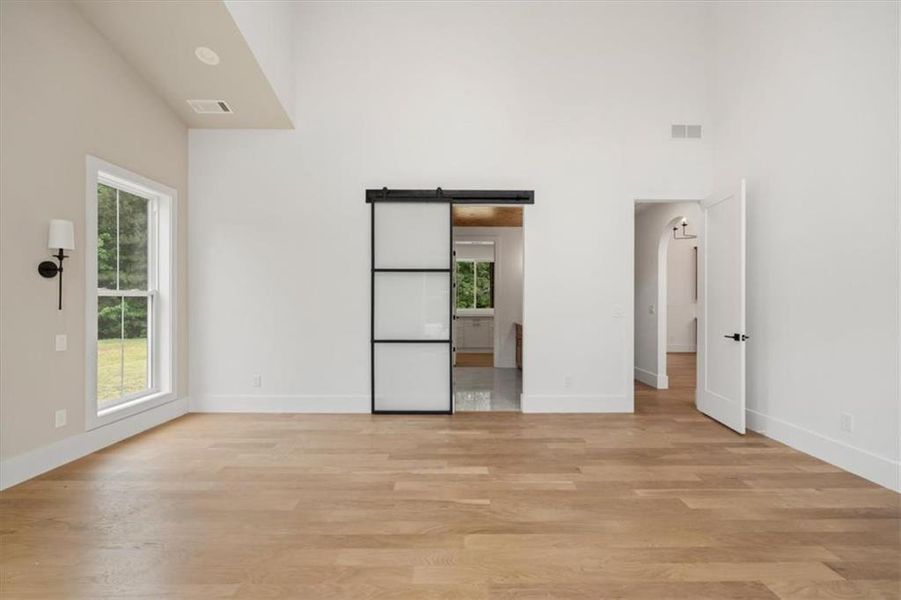 Spacious, unfurnished interior of a new home in , Bremen (Image 41).