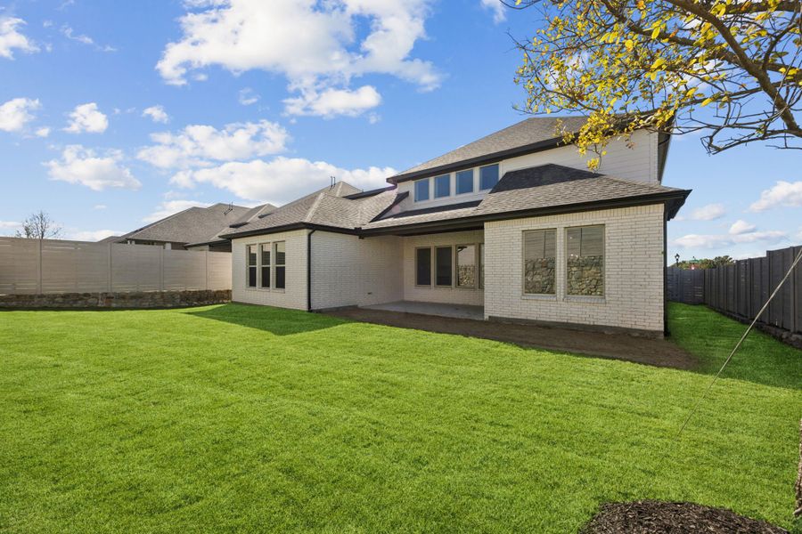 Exterior details and patio area of a home in Painted Tree Lakeside, McKinney (Image 23).