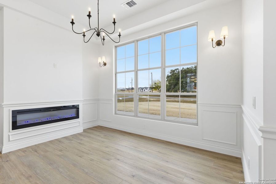 Spacious, unfurnished interior of a new home in , Bandera (Image 22).