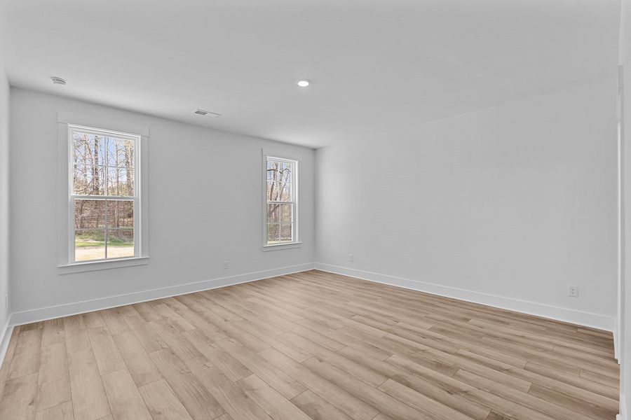 Spacious, unfurnished interior of a new home in Fieldstone, Lexington (Image 34).