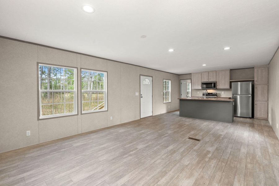 Spacious, unfurnished interior of a new home in , Summerville (Image 19).