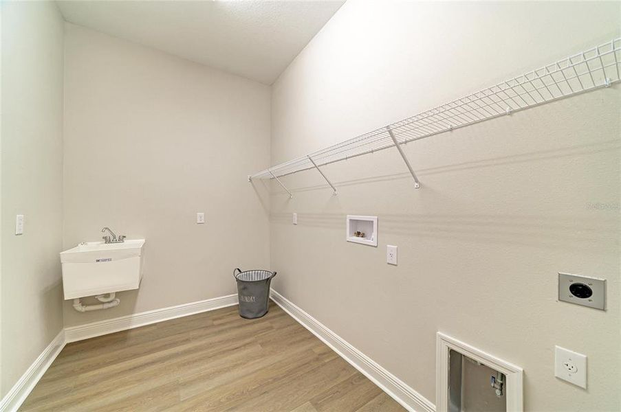Spacious, unfurnished interior of a new home in Oakfield, Parrish (Image 39).