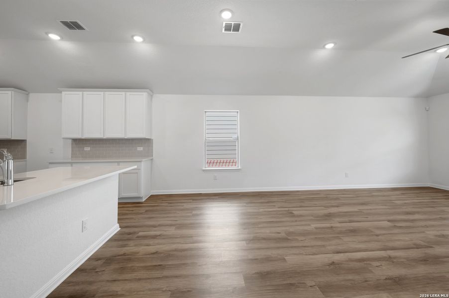 Spacious, unfurnished interior of a new home in Mesquite Ridge, San Antonio (Image 42).
