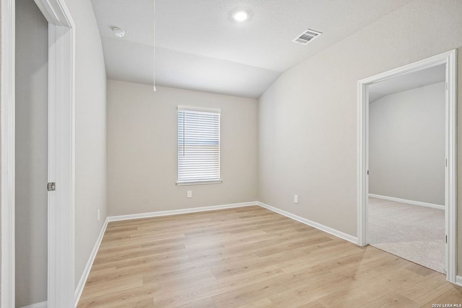 Spacious, unfurnished interior of a new home in Remington Ranch, San Antonio (Image 38).
