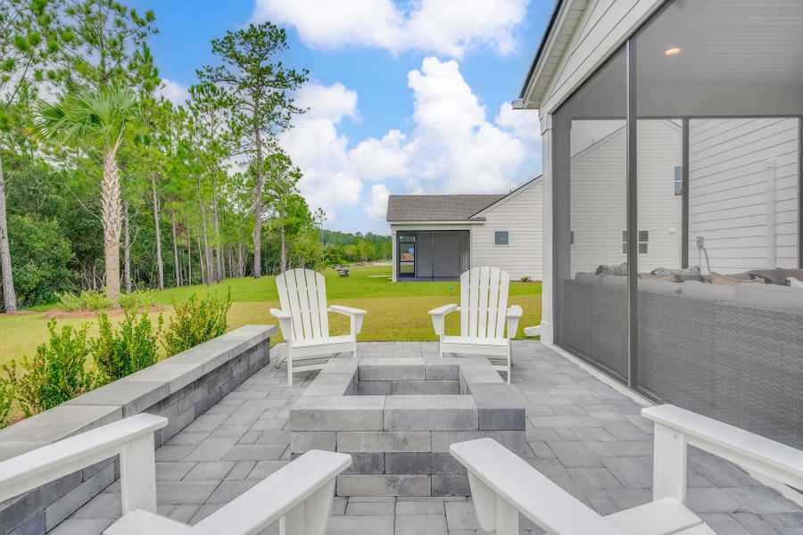 Representative exterior details of a home built from the Woodward by Pulte Homes in Solserra, Shallotte (Image 4).