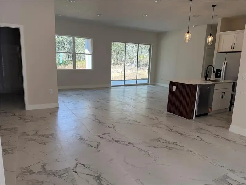 Spacious, unfurnished interior of a new home in , Dunnellon (Image 7).