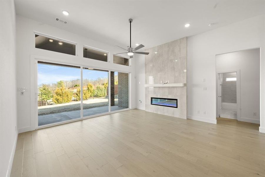 Spacious, unfurnished interior of a new home in High Country, Burleson (Image 19).
