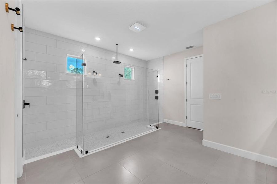 Spacious, unfurnished interior of a new home in , Wesley Chapel (Image 21).