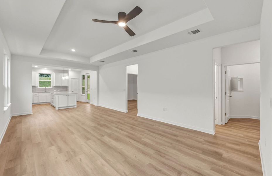 Spacious, unfurnished interior of a new home in Sun City Texas, Georgetown (Image 18).