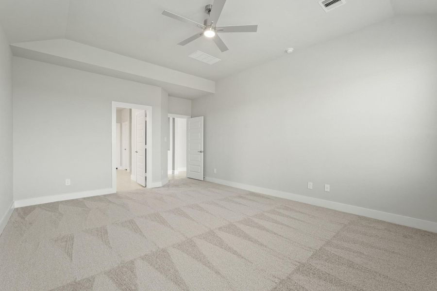 Spacious, unfurnished interior of a new home in Briarwood Crossing, Rosenberg (Image 27).