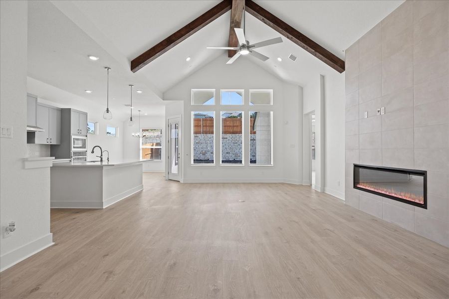 Spacious, unfurnished interior of a new home in Highland Village, Georgetown (Image 36).