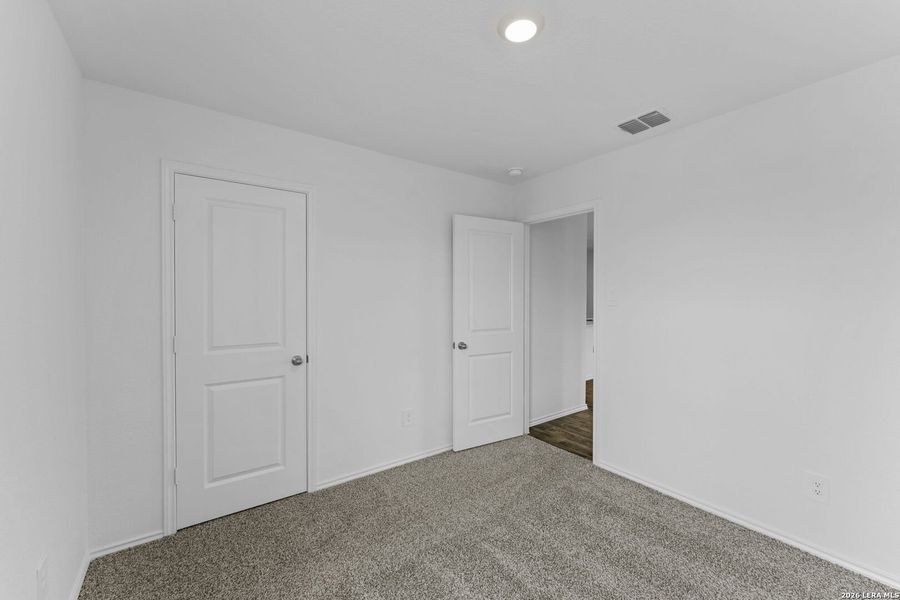 Spacious, unfurnished interior of a new home in Avenida, Converse (Image 21).