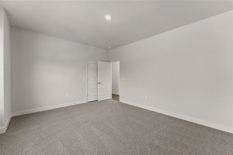 Representative unfurnished interior of a home built from the 1709 by Adams Homes in Bramlett Ridge, Dallas (Image 18).