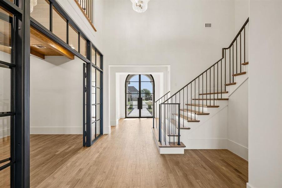 Spacious, unfurnished interior of a new home in The Resort on Eagle Mt. Lake, Fort Worth (Image 36).