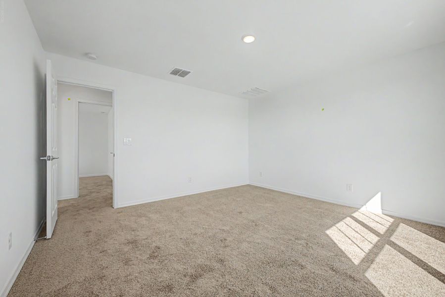 Spacious, unfurnished interior of a new home in Baker Farms, Phoenix (Image 14).