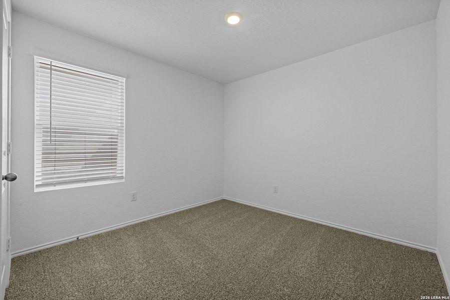 Spacious, unfurnished interior of a new home in Stonehill, San Antonio (Image 13).