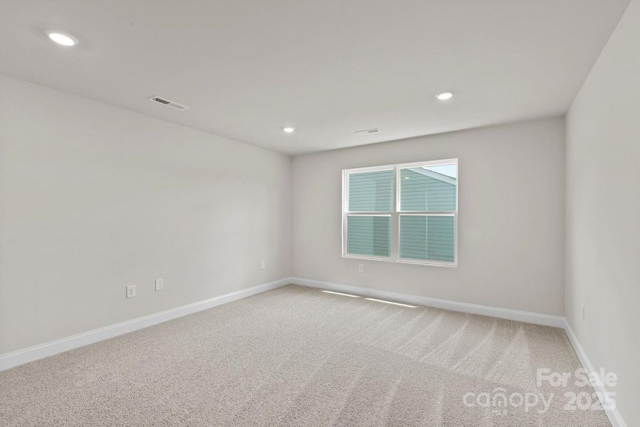 Spacious, unfurnished interior of a new home in Ascot Woods, Charlotte (Image 9).