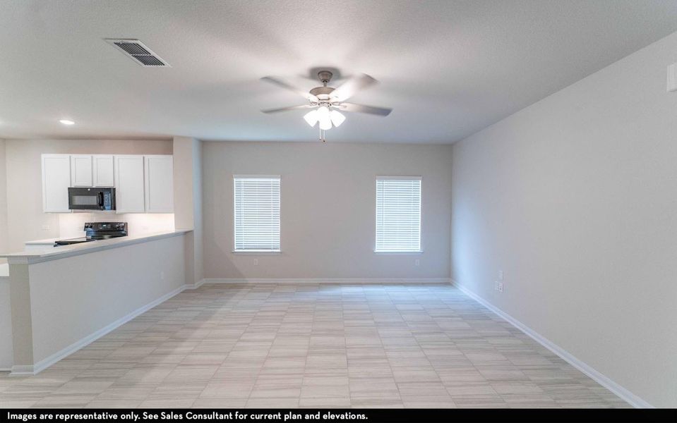 Spacious, unfurnished interior of a new home in Steed Landing, Texas City (Image 11).
