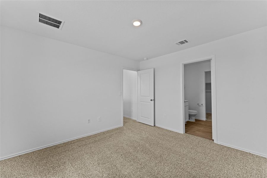 Spacious, unfurnished interior of a new home in Prairie Lakes, Buda (Image 24).