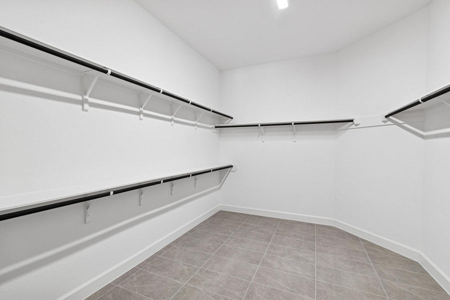 Spacious, unfurnished interior of a new home in The Meadows at Imperial Oaks, Conroe (Image 26).