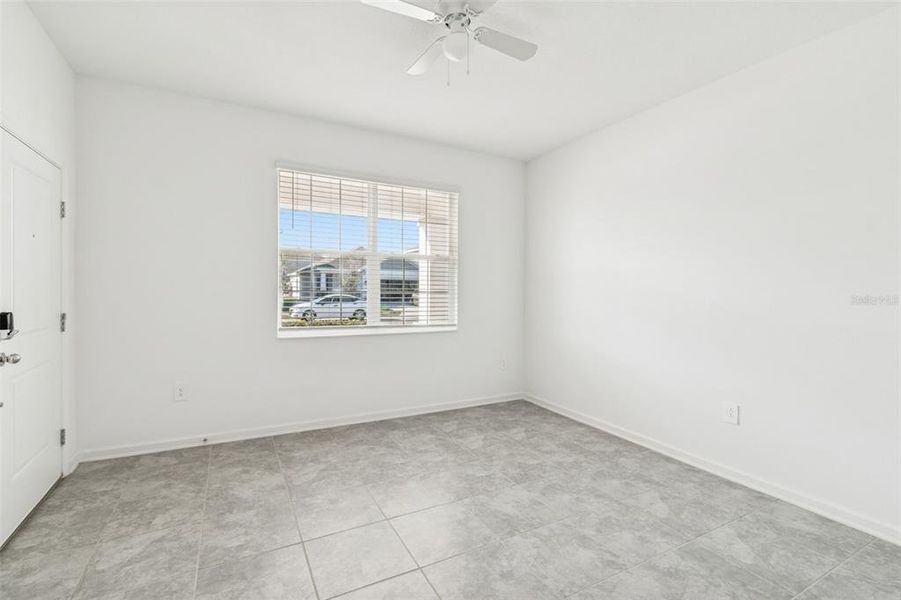 Spacious, unfurnished interior of a new home in Ranches at Lake McLeod, Eagle Lake (Image 40).