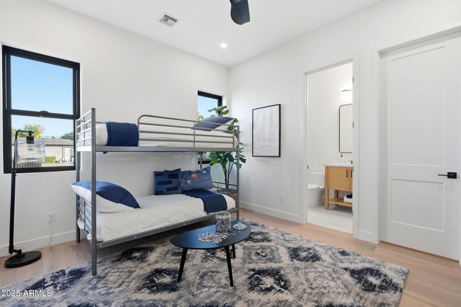 Downstaris bed 1 Downstaris bed 1