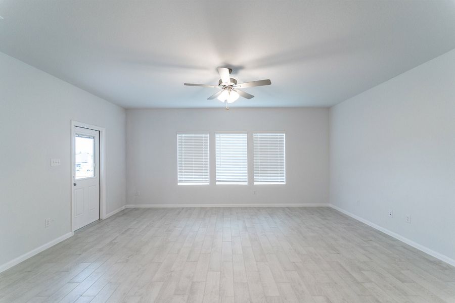Spacious, unfurnished interior of a new home in Briarwood, Elgin (Image 11).