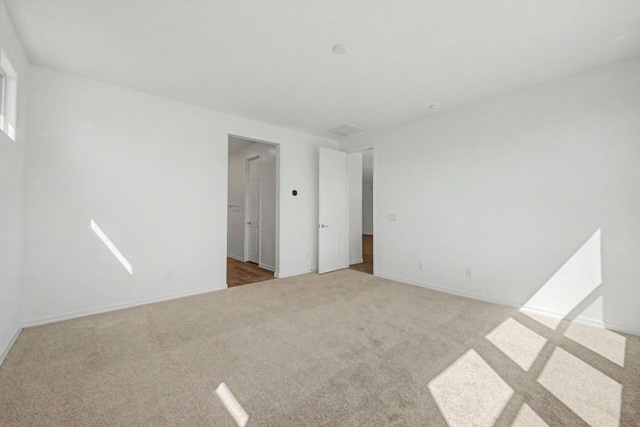 Spacious, unfurnished interior of a new home in Las Ventanas, Goodyear (Image 11).