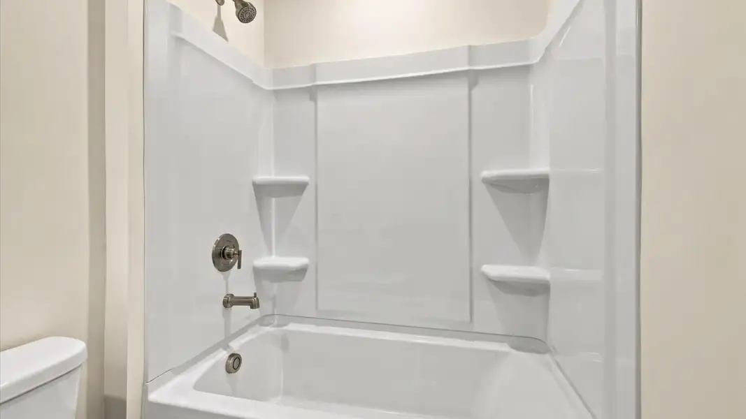 Representative interior finishes for a home built from the Glendale by D.R. Horton in Belhaven, Knoxville (Image 14).