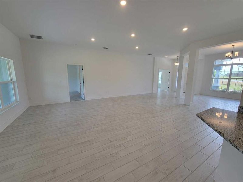 Spacious, unfurnished interior of a new home in , Ocala (Image 17).