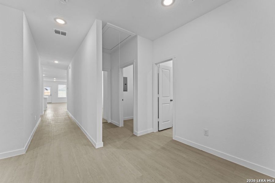 Spacious, unfurnished interior of a new home in Sky Ranch, New Braunfels (Image 17).