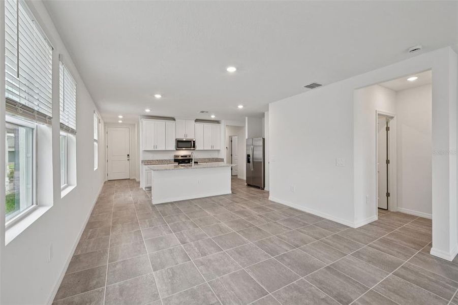 Spacious, unfurnished interior of a new home in Hamilton Bluff - Classic Series, Lake Hamilton (Image 12).