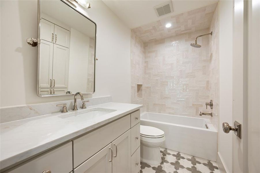 Furnished interior view inside a new home in , Richardson (Image 7).