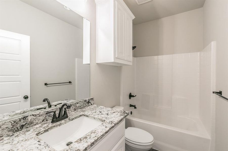 Furnished interior view inside a new home in , Alvarado (Image 11).