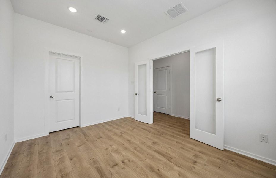 Spacious, unfurnished interior of a new home in Stokesbury, Waller (Image 22). Spacious, unfurnished interior of a new home in Stokesbury, Waller (Image 22).