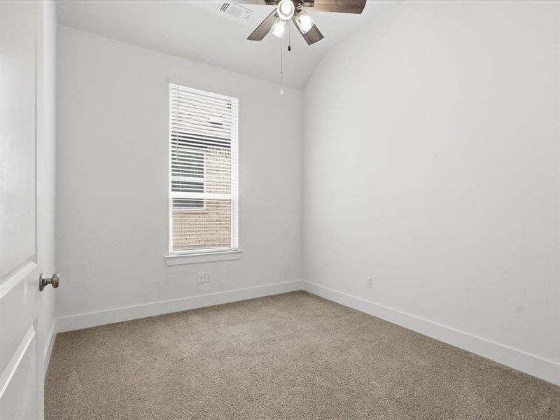 Spacious, unfurnished interior of a new home in Thompson Farms, Van Alstyne (Image 23).