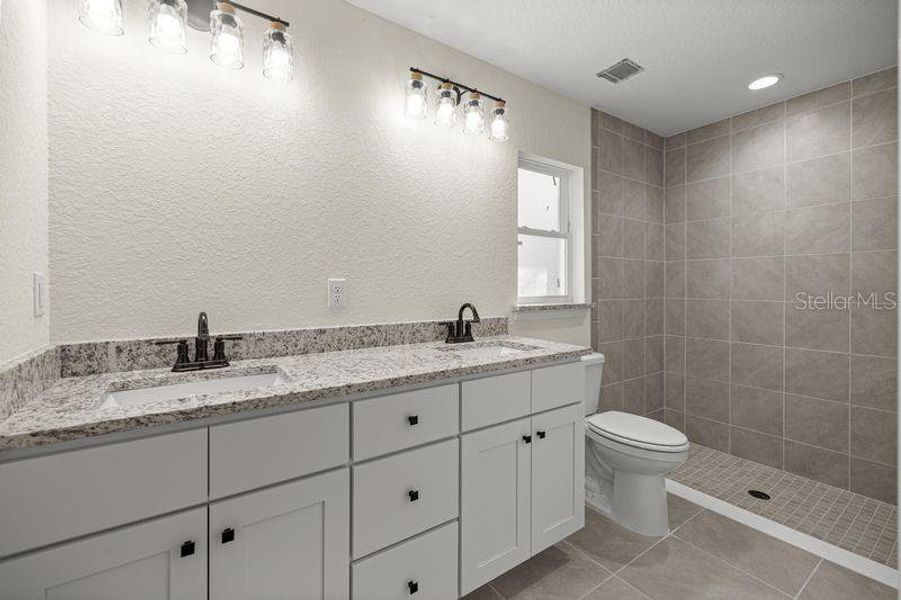 Furnished interior view inside a new home in , Ocklawaha (Image 6).