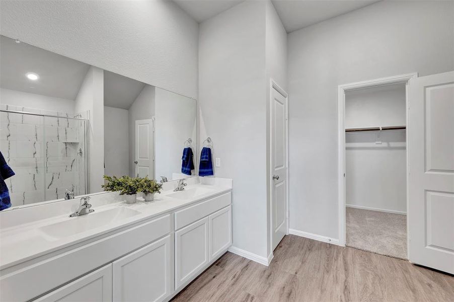 Furnished interior view inside a new home in Lane Ranch, Sanger (Image 14).