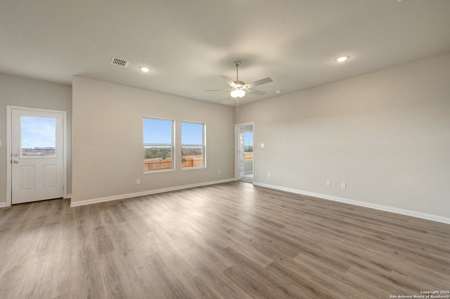 Spacious, unfurnished interior of a new home in Paloma Park, Converse (Image 38).