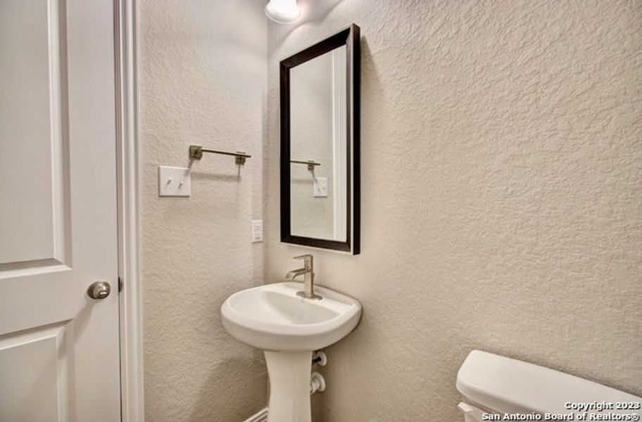 Image 28 of a home in Stream Waters.