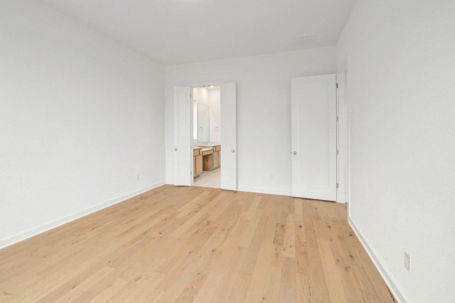 Spacious, unfurnished interior of a new home in Lariat, Liberty Hill (Image 22).